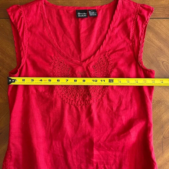 Size Small Linen Red Short Sleeve Shirt - Picture 10 of 11